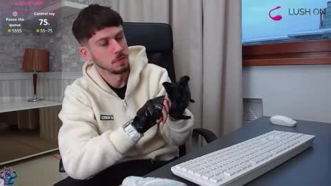 Snapshot of jonahshaw chatting on October 2025 04:42:01 AM JonahShaw online show from October 2025 04:42:01 AM