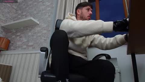 Snapshot of jonahshaw chatting on October 2025 04:12:01 AM JonahShaw online show from October 2025 04:12:01 AM