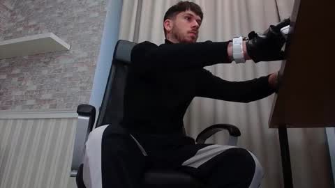 Snapshot of jonahshaw chatting on October 2025 04:35:01 AM JonahShaw online show from October 2025 04:35:01 AM