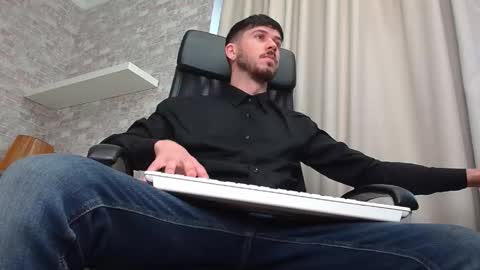 Snapshot of jonahshaw chatting on November 2025 05:10:02 AM JonahShaw online show from November 2025 05:10:02 AM