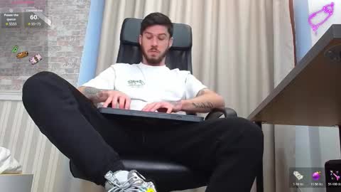 Snapshot of jonahshaw chatting on November 2025 05:28:02 AM JonahShaw online show from November 2025 05:28:02 AM