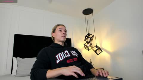 Jonathan Danielss  online show from January 2025 11:35:02 AM