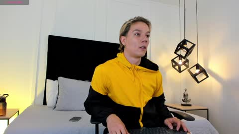 Jonathan Danielss  online show from January 2025 11:34:02 AM