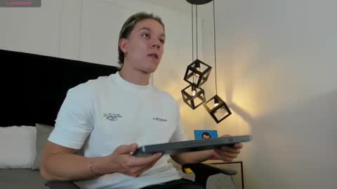 Jonathan Danielss  online show from March 2025 12:32:02 PM