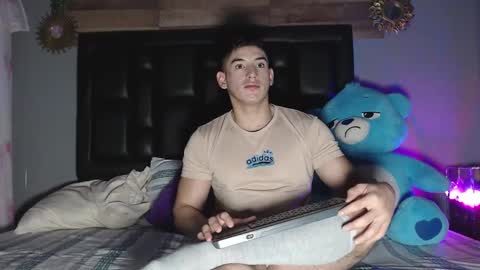 jonathancast08 online show from January 2025 02:08:02 PM