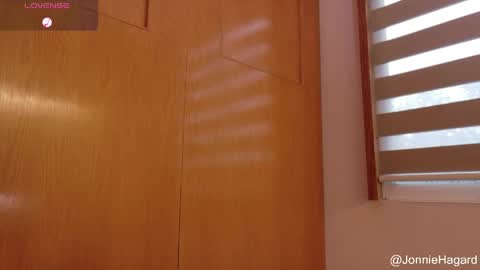 Jonnie Hagard online show from April 2026 11:37:02 PM