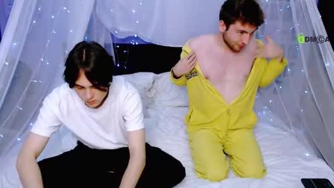 joseph_bear_ online show from September 2025 01:02:01 PM