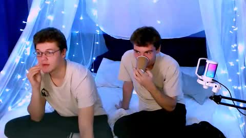 joseph_bear_ online show from September 2025 11:06:02 PM