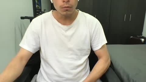 Nicolas online show from February 2025 05:07:01 PM