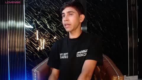 joshua_saenz_ online show from April 2026 03:15:01 AM