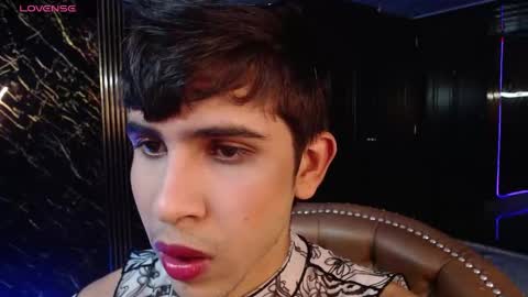 joshua_saenz_ online show from April 2026 05:14:02 AM