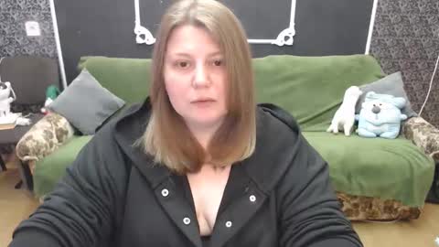 josiesun771 online show from April 2026 10:09:02 AM