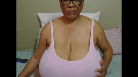 Snapshot of joycemando chatting on May 2026 07:15:01 AM DairyQueen online show from May 2026 07:15:01 AM