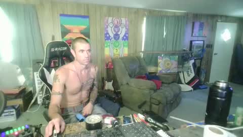 jrizzle1111 online show from October 2025 01:32:02 PM