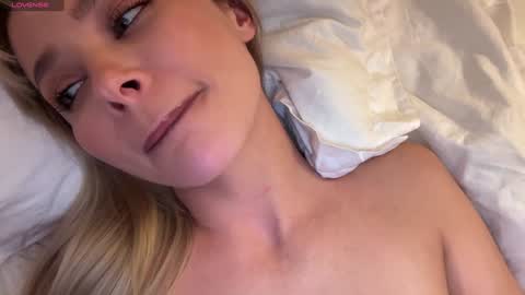 Jennie and Sophia online show from December 2024 05:44:01 PM