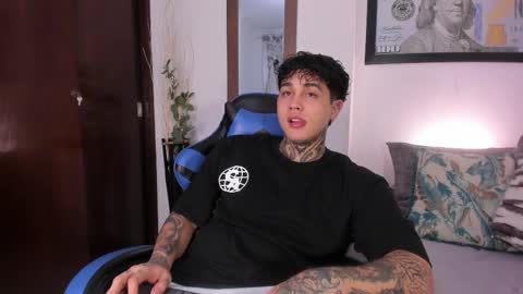 juan_alvarez18 online show from November 2025 04:23:01 AM