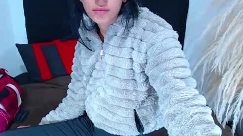 Snapshot of juan_and_luciana chatting on July 2026 11:40:01 AM online show from July 2026 11:40:01 AM