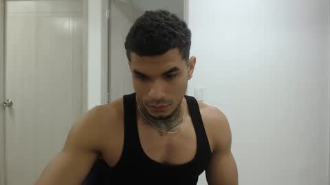 juan_gomez_1 online show from February 2025 11:21:02 AM