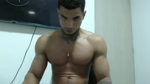 juan_gomez_1 online show from March 2025 11:27:01 PM