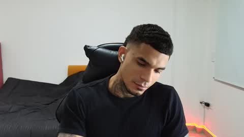 juan_gomez_1 online show from November 2025 10:19:01 PM