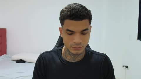 juan_gomez_1 online show from April 2026 11:10:01 PM