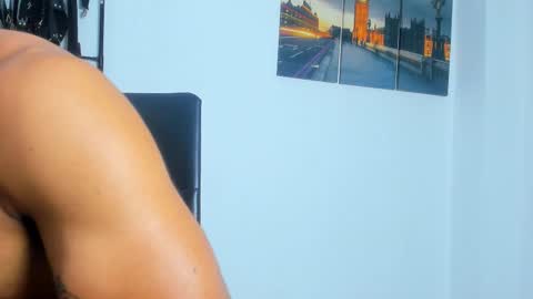 Juan Esteban online show from October 2025 05:07:02 AM