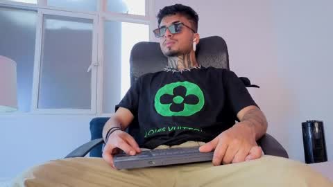 juancamilo66_ online show from April 2026 03:09:02 PM