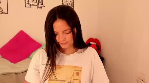 Snapshot of juanilittle chatting on September 2025 07:50:02 PM juani online show from September 2025 07:50:02 PM