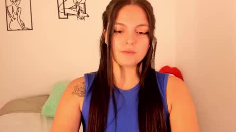 Snapshot of juanilittle chatting on September 2025 08:25:02 PM juani online show from September 2025 08:25:02 PM