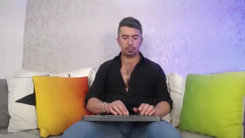 Juan k online show from December 2025 01:52:02 PM