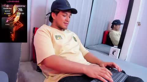 Snapshot of juanmechanic chatting on May 2026 12:30:01 AM JUAN online show from May 2026 12:30:01 AM