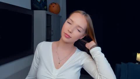 Judie online show from November 2025 09:03:02 PM