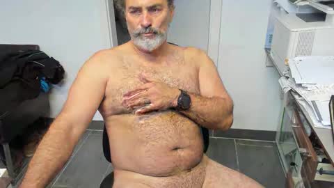 Giovanni50pro online show from October 2025 04:35:02 PM