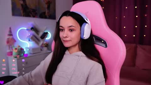 Angelina online show from September 2025 11:01:01 AM