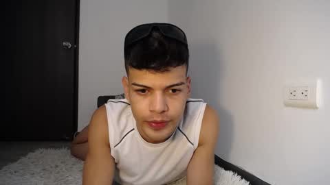 Snapshot of juicy_boy22 chatting on December 2024 07:22:01 PM Miguel online show from December 2024 07:22:01 PM