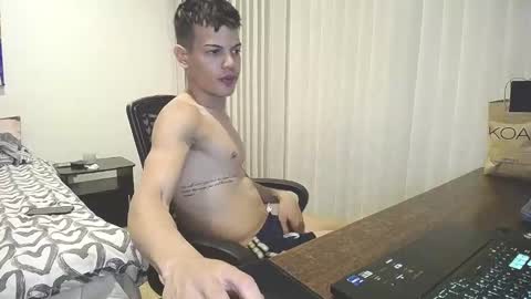 Snapshot of juicy_boy22 chatting on February 2025 03:01:01 AM Miguel online show from February 2025 03:01:01 AM