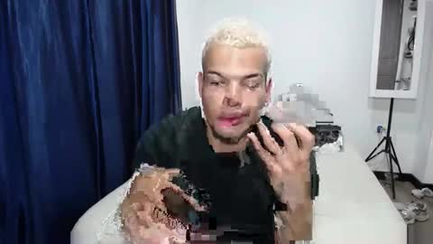 Snapshot of juicy_boy22 chatting on November 2025 12:13:01 AM Miguel online show from November 2025 12:13:01 AM