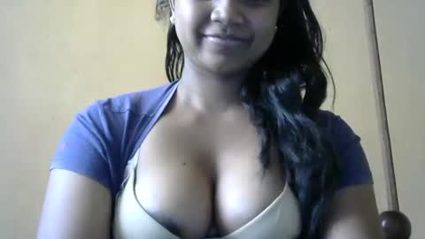 Snapshot of juicy_pretty chatting on September 2025 08:05:01 AM stellah online show from September 2025 08:05:01 AM