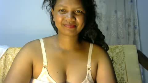 Snapshot of juicy_pretty chatting on October 2025 01:29:01 AM stellah online show from October 2025 01:29:01 AM