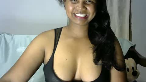 Snapshot of juicy_pretty chatting on November 2025 12:44:02 PM stellah online show from November 2025 12:44:02 PM