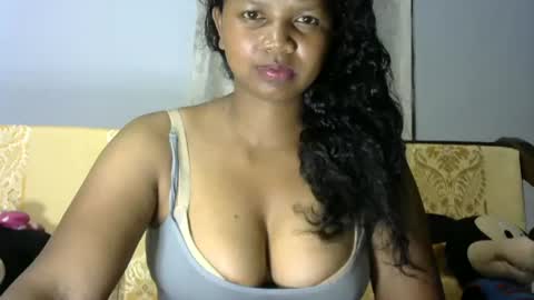 Snapshot of juicy_pretty chatting on November 2025 01:27:02 AM stellah online show from November 2025 01:27:02 AM