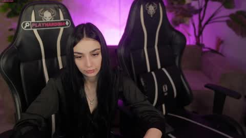 Snapshot of juicy_secrets_054 chatting on May 2026 10:42:02 AM Elza online show from May 2026 10:42:02 AM