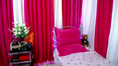 Snapshot of juicyliciousgirl chatting on July 2026 09:37:01 AM Den online show from July 2026 09:37:01 AM