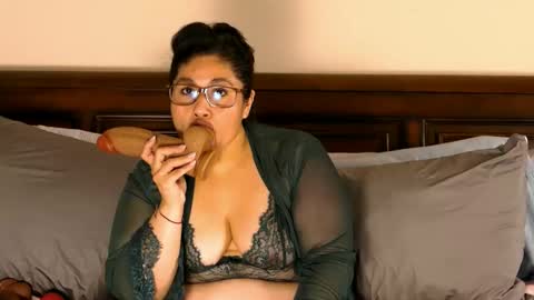 Juicy Teacher online show from March 2026 04:00:02 PM