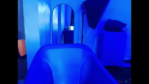 juicyxpink online show from December 2025 01:38:02 PM