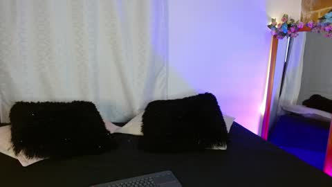 Jules and Gia online show from January 2025 11:43:02 AM