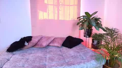 Jules and Gia online show from November 2025 08:40:02 PM