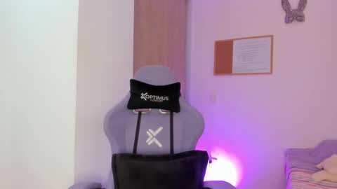 juli_santos_22 online show from January 2025 06:21:01 PM