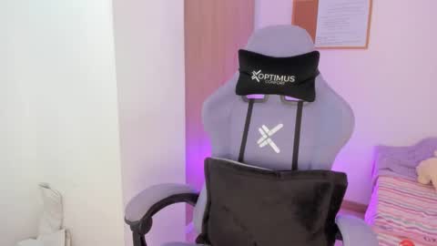 juli_santos_22 online show from February 2025 06:27:02 PM