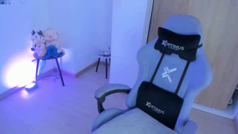 juli_santos_22 online show from September 2025 04:19:01 PM